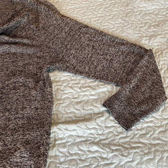 Calvin Klein Black and White Sweater - Picture 4 of 7